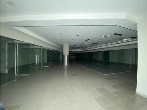 Millennium Los Dos Caminos. Venta Local Comercial 698,54mt2.