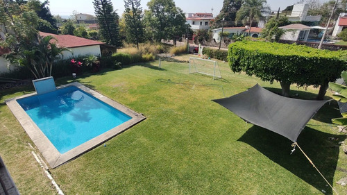 Casa En Venta En El Fraccionamiento Vergeles