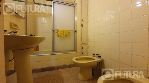 Imagen 6 de 29 de Gran Local En Venta Con Potencial Institucional O De Viviendas