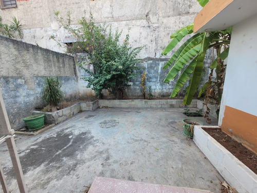 Casa Amplia Con Techos Altos A 2 Cuadras De La Iglesia De San Cristobal