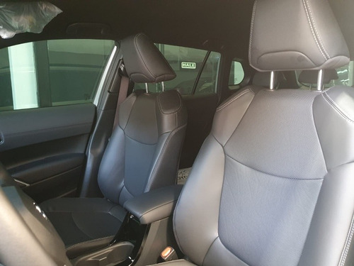 Imagen 10 de 15 de Toyota Corolla Cross Sedan