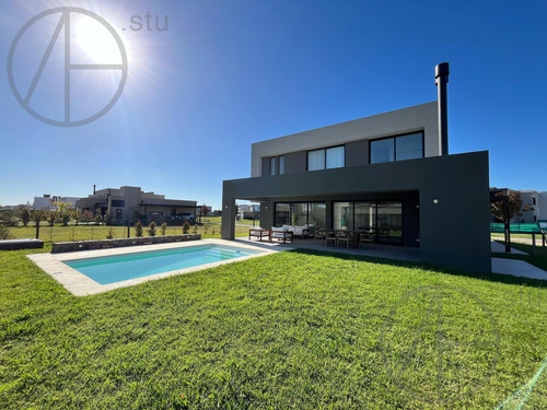 Casa En Venta De 5 Ambientes En Puertos