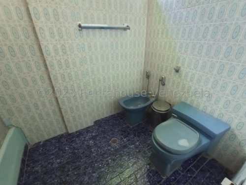Amplia Y Fresca Casa En Venta Ubicada En Maracay Urb El Centro Db 23-28368