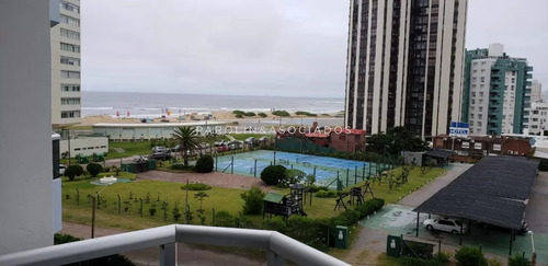 Apartamento En Venta De 2 Dormitorios En Torre Marina Ii, Punta Del Este.