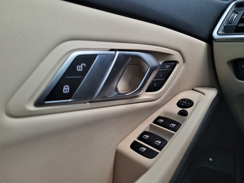 BMW Serie 3 3.0 330i Sedan Sport Line 252cv
