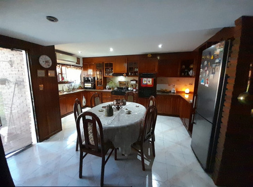 Imagen 9 de 23 de Chalet 7 Amb En 3 Plantas S/lote De 258m2. Impecable Estado.
