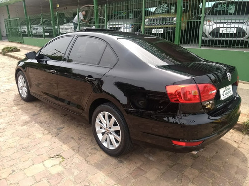 Volkswagen Jetta 2.0 Comfortline Flex 4p Automática