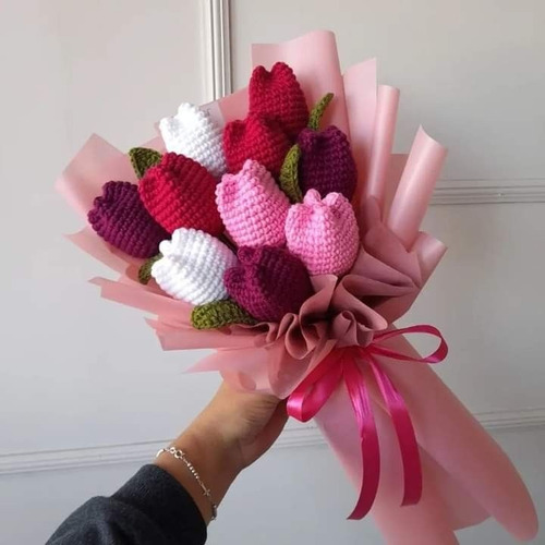 Ramo De Tulipanes Hechos A Crochet