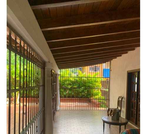 Lm Vende Casa-quinta En Urb. Trigal Norte, Valencia.