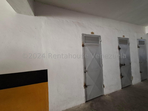 Excelente Apartamento En La Urb De San Jacinto Residencia Greco En Piso Bajo 24-28825 Irrr
