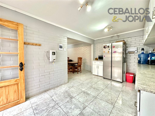 Casa En Venta De 2 Dorm. En Villa Alemana