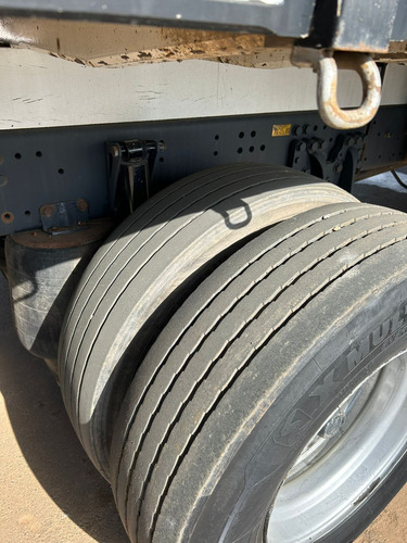 Scania P310 Ano 2014 8x2 Carroceria 9m