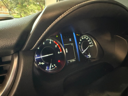 Toyota Hilux SW4 SRX 2.8 turbodiesel 7L 4x4 (Aut)
