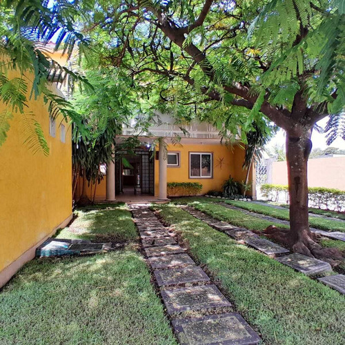 Casa En Fraccionamiento En José G Parres, Jiutepec, Morelos Caen-1192-fr
