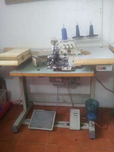 Maquina Overlock  Zoje 3 Hilos.