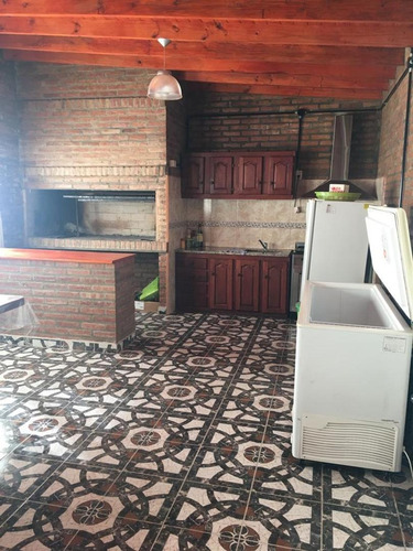 Imagen 4 de 8 de Muy Linda Casa Con Amplio Parque Y Pileta