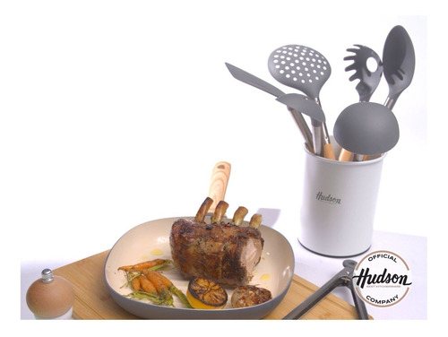 Imagen 3 de 5 de Set 6 Utensilios Nylon Con Mango De Madera Hudson Gris