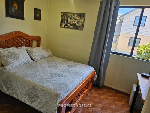 Casa En Venta De 4 Dorm. En Maipú