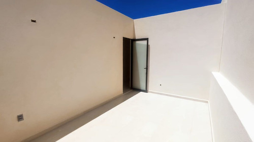 Casa En Venta Entre El Refugio Y Zibata, Estudio O 4ta Recamara, 3.5 Baños