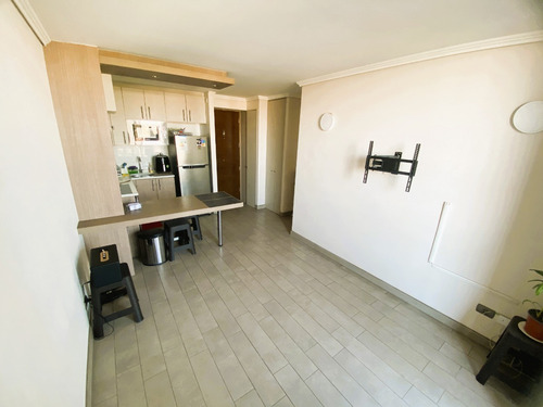 Departamento 2 Dormitorios Y 1 Baño Cercano A Metro.