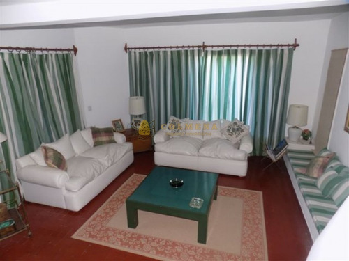 Apartamento En Muy Buena Ubicacion En La Brava, De 3 Dor, 3 Baños Mas Dependencia Con Baño, Y Cochera Techada. Consulte!!!!!!- Ref: 2063