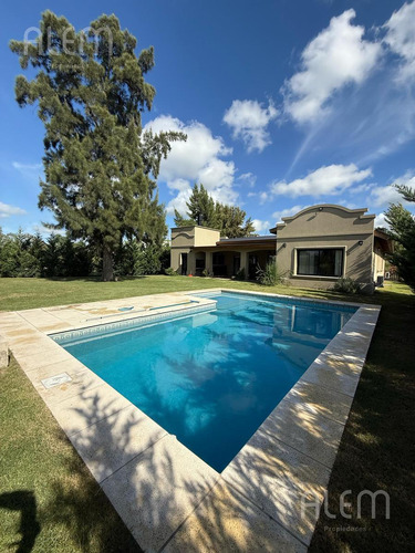 Campo Daromy | Casa En Venta 3 Dormitorios En Pb
