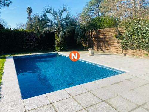 Muy Linda Casa En Venta, Gran Terreno Y Barbacoa