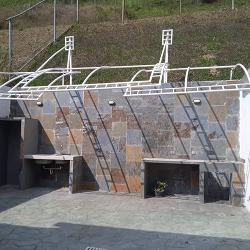 Imagen 8 de 18 de Townhouse En Venta Urb Colinas De Carrizal