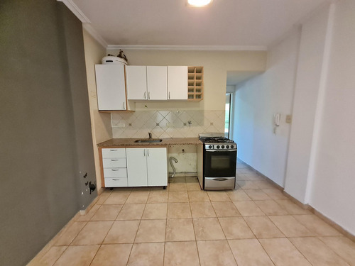 Imagen 8 de 16 de Departamento 2 Ambientes Venta Moron 2 Cocheras
