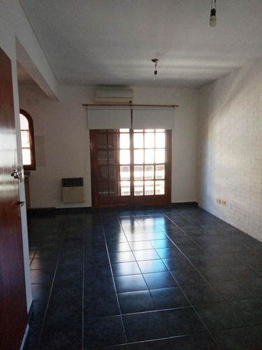 Imagen 2 de 7 de Oportunidad!! Departamento De 2 Ambientes A Mts De Las Flore