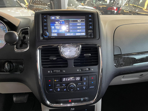 Imagem 9 de 16 de Chrysler Town & Country Limited 3.6 V6 Gasolina Automático