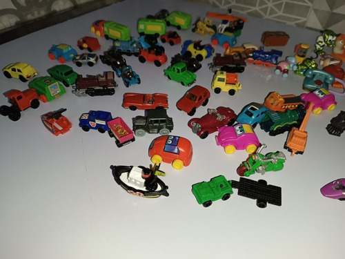 Lote De Carrinhos E Bonequinhos Kinder Ovo (Usado)