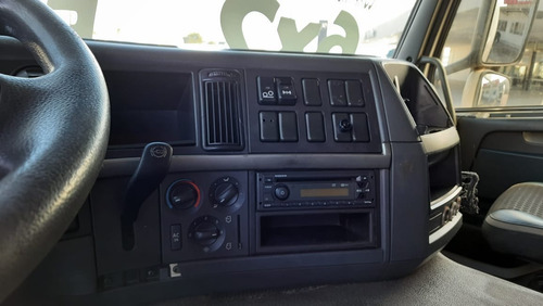 Imagem 7 de 12 de Cavalo 6x2 Teto Alto Completo Automatico Volvo Fm370 Trucado