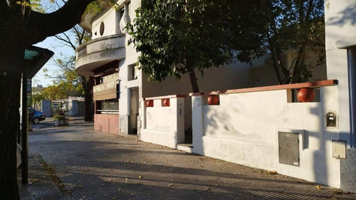 Venta Ph Totalmente Independiente, 4 Amb, Con Patio Al Frente Y Terraza Propia.