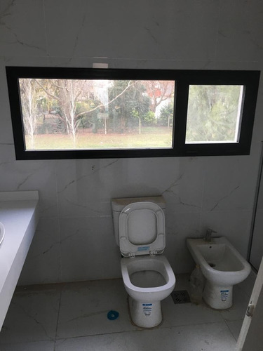 Imagen 16 de 26 de Hermosa Casa Con Pileta En El Principado De Canning