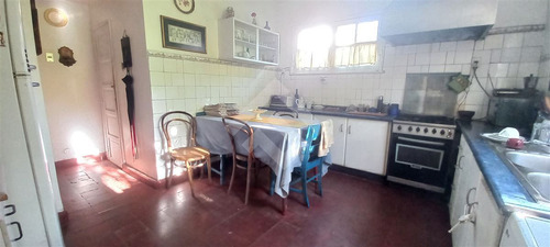 Casa En Venta De 5 Dorm. En Ñuñoa