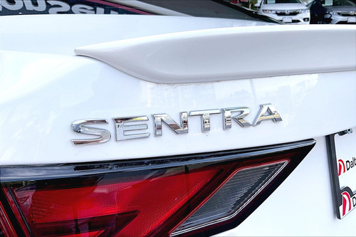 Nissan Sentra 4P SR L4%2F2.0 AUT