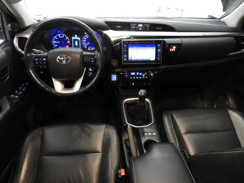 Toyota Hilux 4x2 D/c Srv Pack 2.8 Tdi 6 M/t