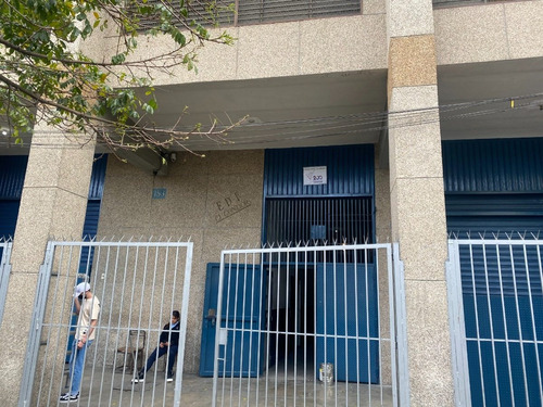 Imagen 2 de 25 de Local En Alquiler Catia. Yolanda Goncalves. Rah.