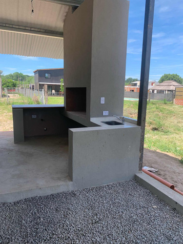 Casa En Venta - 3 Habitaciones - Terreno De 540m2 - Cubierto 80mts2 - Semi Cubierto 30mts2