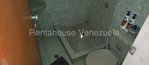 Erika Armeya Vende, Apartamento En La Florencio Jimenez Al Oeste De Barquisimeto. Flex: 25-17982
