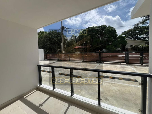 Primer Nivel Con Terraza Y Patio Hermoso Al Lado De Pucmm