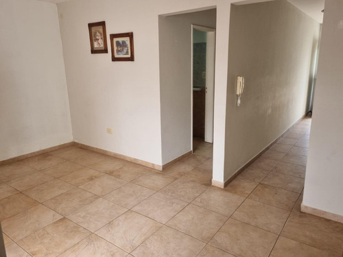 Departamento En Venta En Junin, Un Dormitorio Y Cochera