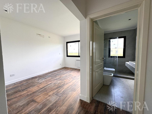 Venta Casa 4 Ambientes Con Piscina Campos De Roca - Brandsen