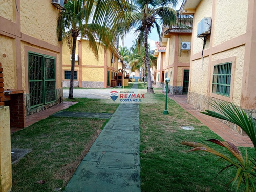 En Venta Town House Amoblado En El Conjunto Flor Amarilla, Ciudad Flamingo.