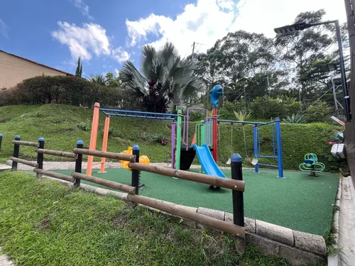 Casa De Dos Niveles En Envigado