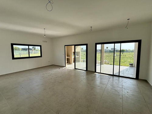 Venta Casa En San Sebastian Area 12 - 4 Ambientes