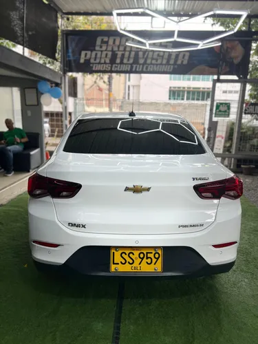 Chevrolet Onix 1.0T Premier Sedan At