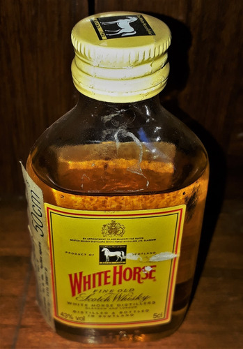 Botellita Petaca Whisky White Horse Fine Old Cerrada (Usado)
