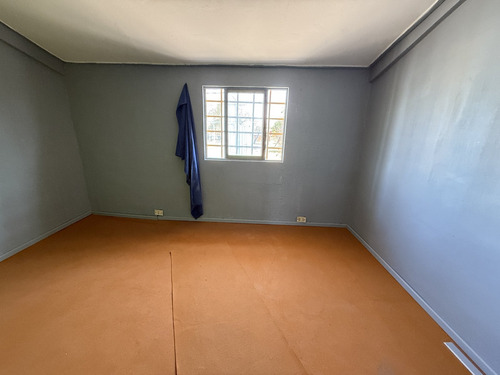 Casa En Venta, 2 Pisos, 4d+2b, Ubicada En Psje Apostol Marco